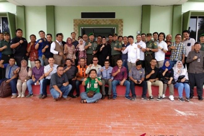 Danrem Foto Bersama Media