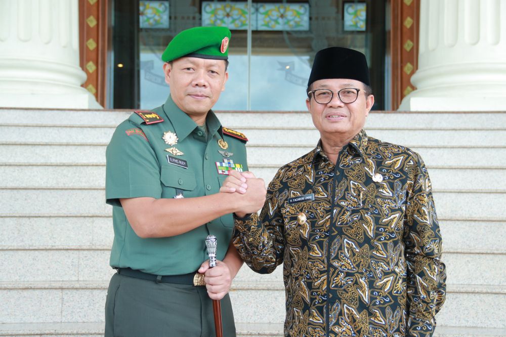 Komandan Korem 042Gapu Jambi, Kolonel Arh Alphis Rudy mengunjungi  Plt Gubernur Jambi