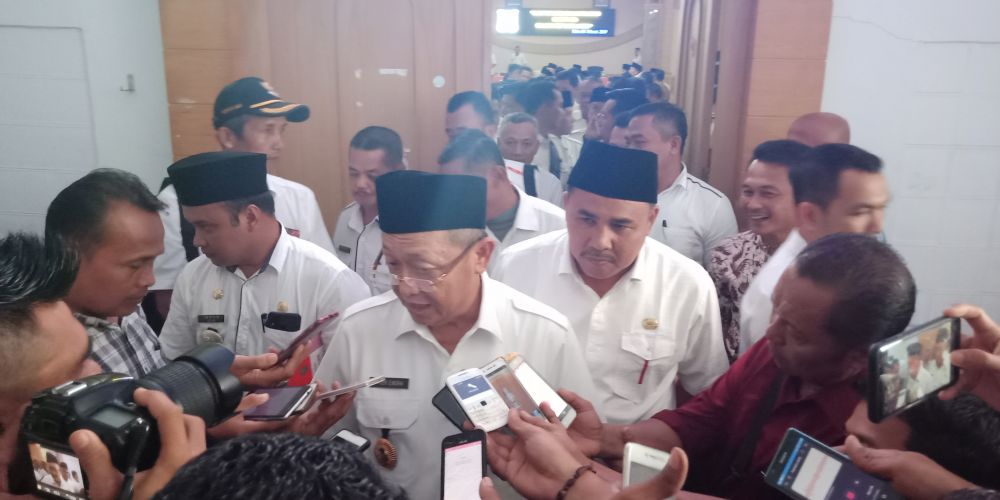 Cek Endra Memberikan Keterangan Pers