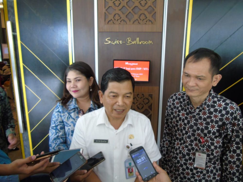 Budi Daya Memberikan Keterangan Pers