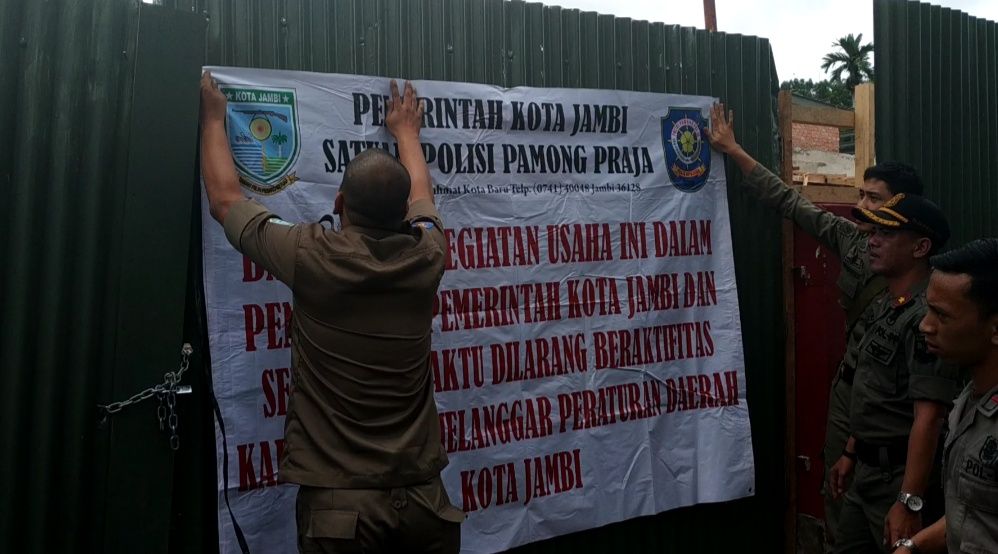 Gedung McDonald di Kawasan TAC Kota Jambi yang di Segel Beberapa Waktu Lalu. Namun Kini Pemilik Sudah Mengurus Perizinan