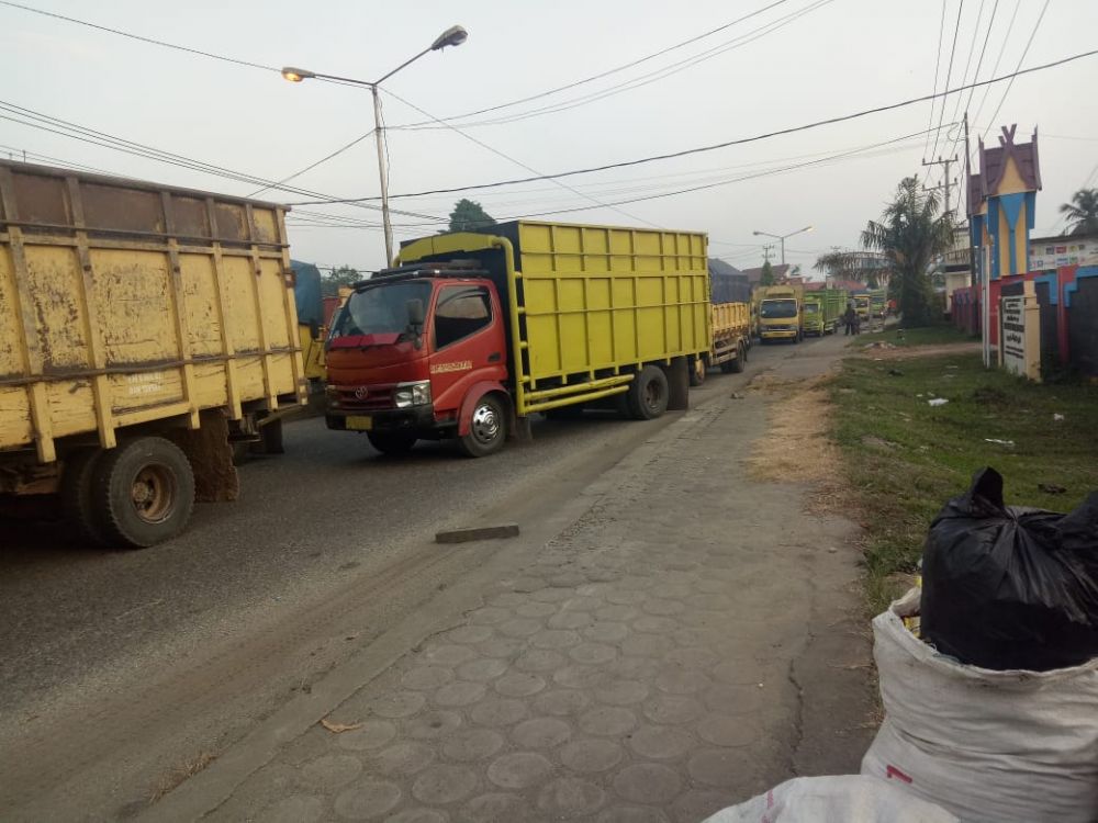 Kendaraan Truk Batubara
