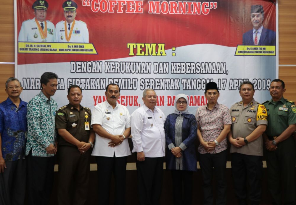 Bupati Foto Bersama Usai Coffe Morning.jpg