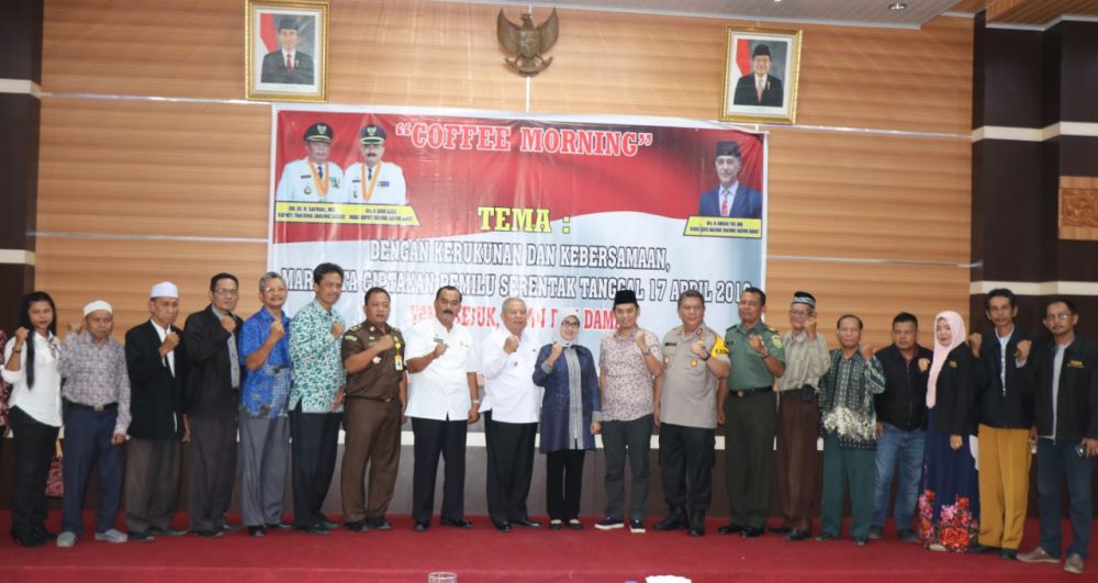 Foto bersama usai copy morning