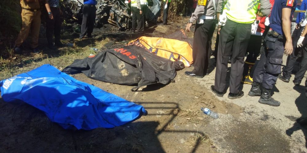 Jenazah korban kecelakaan lalulintas yang terbakar