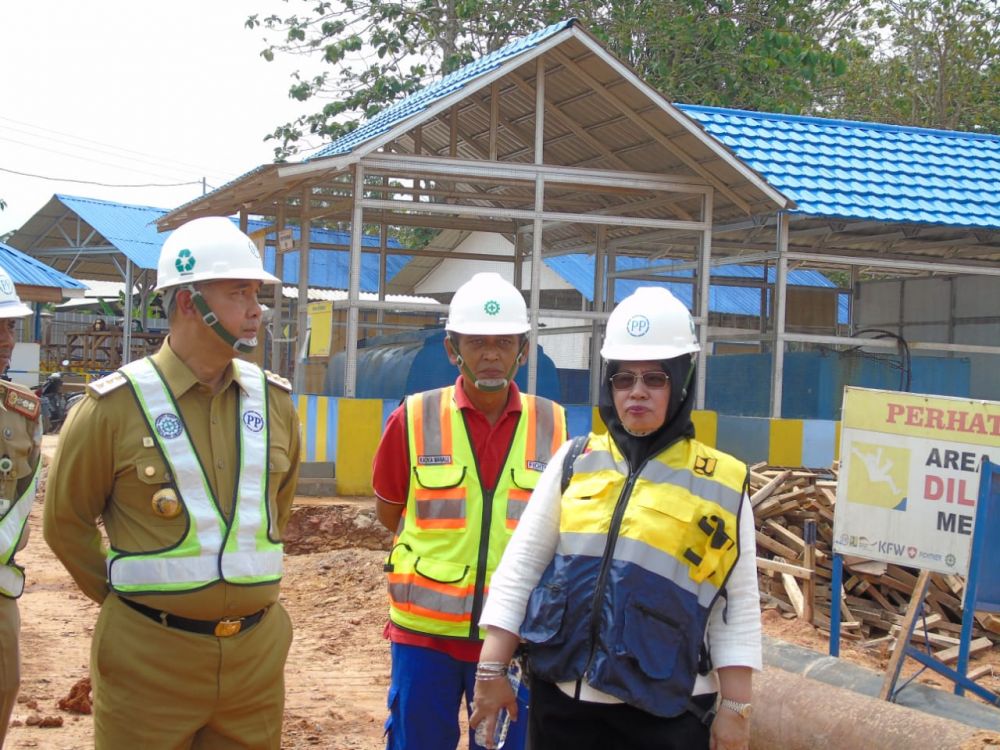 Fasha ketika meninjau sanitasi Talang Gulo