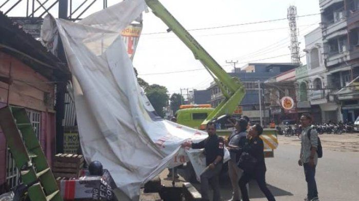 Penertiban Alat Peraga Kampanye
