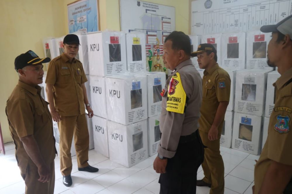 Aparat keamanan menjaga surat suara dj Tanjabbarat 