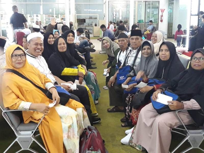 Puluhan warga Sarolangun yang diumrohkan dengan dana pribadi H M Syaihu
