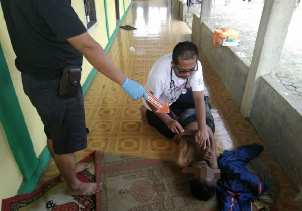 Mayat Mr x yang ditemukan di teras mesjid