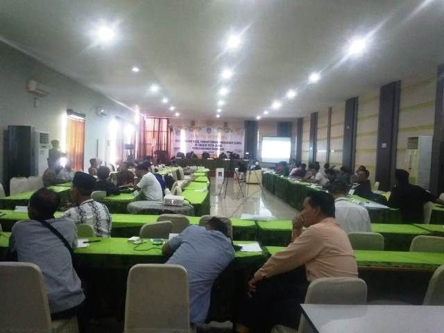 Proses rekapitulasi suara yang dilakukan KPU Kota Jambi yang berlangsung di Hotel Golden Harvest kemarin