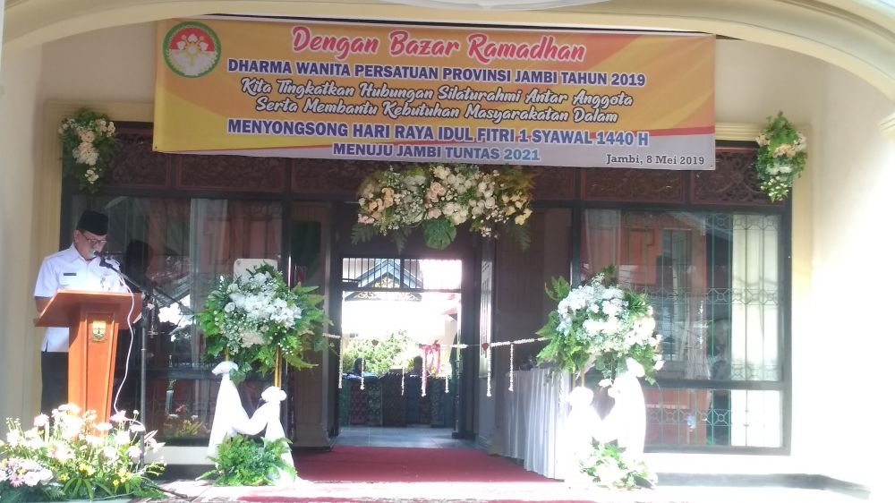 M Dianto Membuka Bazar