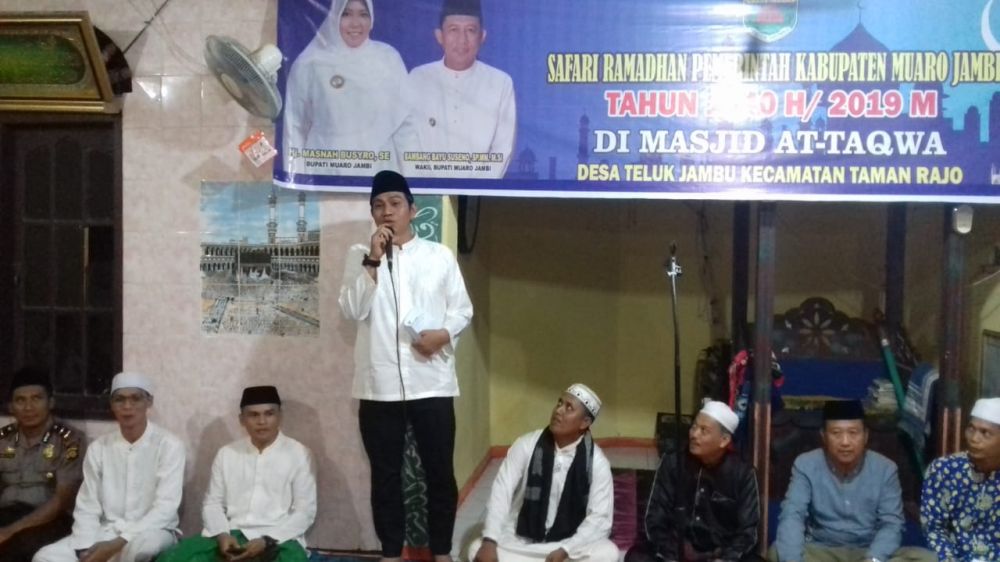 Sekda menyampaikan sambutan sebelum berbuka
