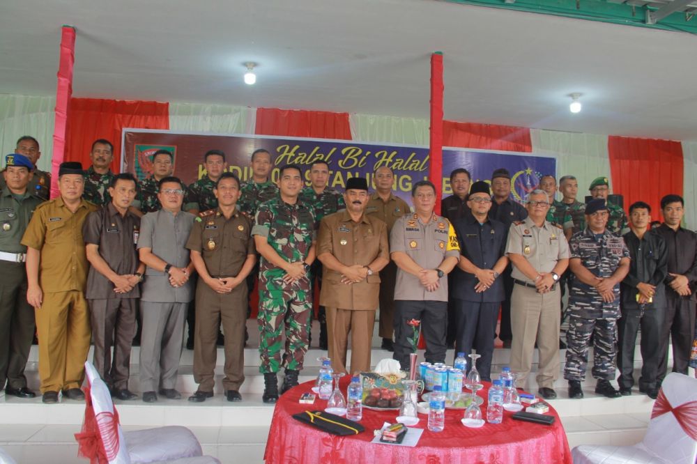 Wabup foto bersama Dandim dan Kapolres.