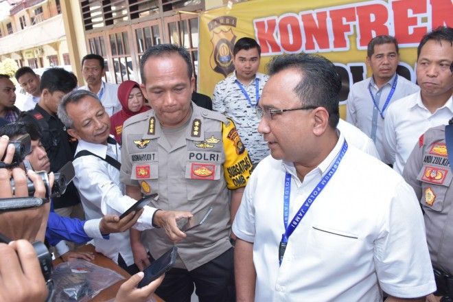 Direktur Reserse Kriminal Umum Polda Jambi, AKBP Edi Faryadi memberikan keterangan pers.