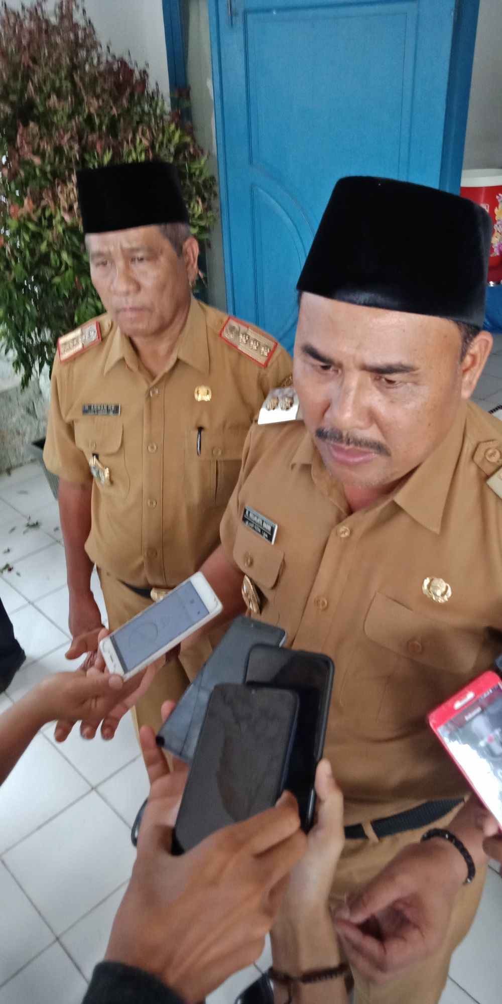 Wakil Bupati Sarolanhun yang juga Ketua DPC PDIP Sarolangun, H Hillalatil Badri usai menghadiri peringatan Harganas ke XXVI di DPPKB sarolangun, Senin (1/7), siang.