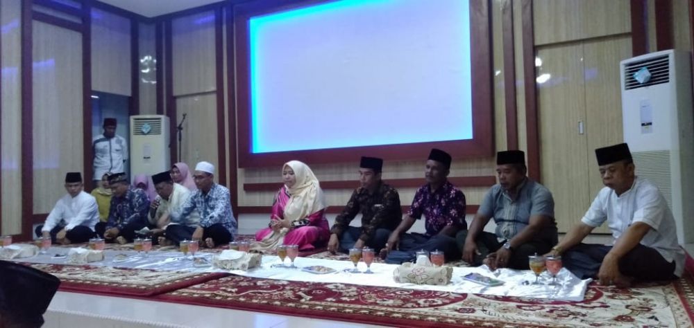 Bupati Masnah Buka Bersam Kepsek seMuarojambi.