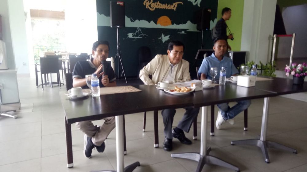 AJB masih merasiahkan akan berpasangan dengan siapa jika maju pada Pilgub mendatang.
