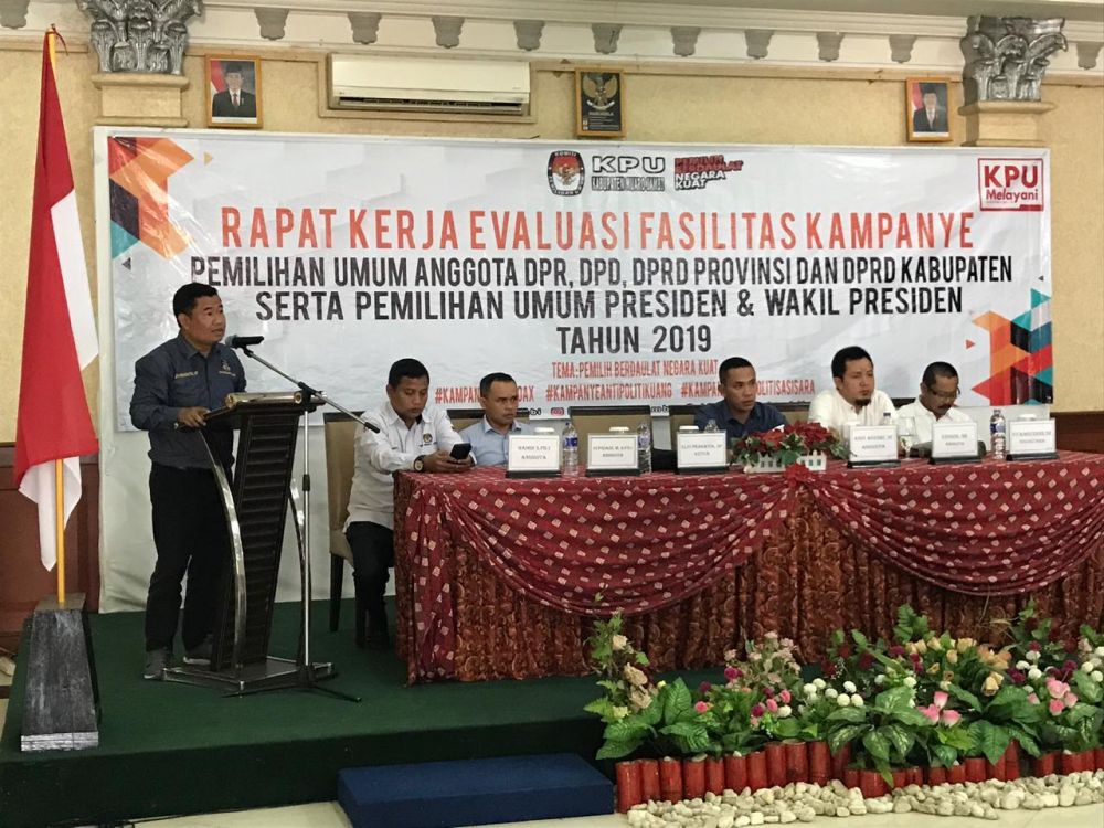 Ketua KPU Muarojambi menyampaikan sambutan.