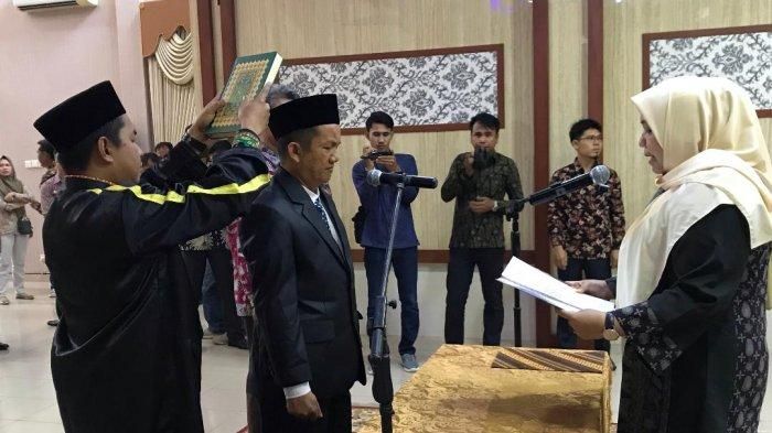 Bupati Muarojambi melantik Budi Mulya Sebagai Direktur PDAM Tirta Muarojambi.