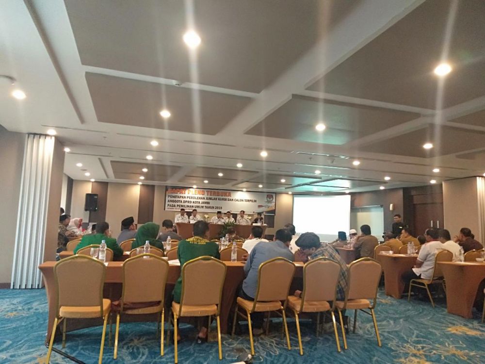 Jalannya rapat pleno penetapan caleg KPU Kota Jambi.