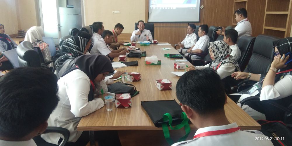 Kadis Perpustakaan dan Kearsipan, Zulfikri memimpin Stakeholder meeting .