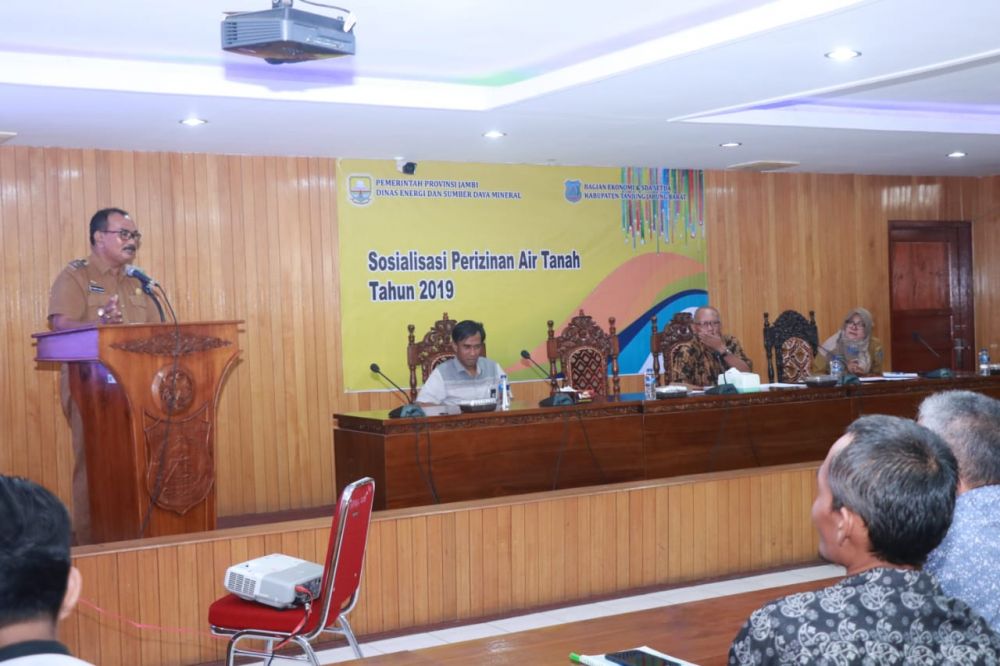 Wabup Amir sakib membuka sosialisasi perizinan air tanah tahun 2019
