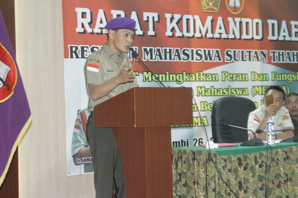 Hidayat memberikan kata sambutan