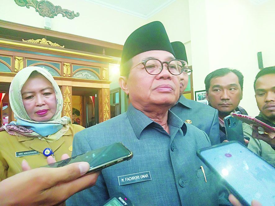 Gubernur Jambi menangis ketika mengatakan jika dirinya ingin memiliki seorang wakil.