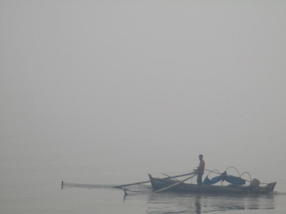 Kabut Asap masih tebal di Laut Kualatungkal.