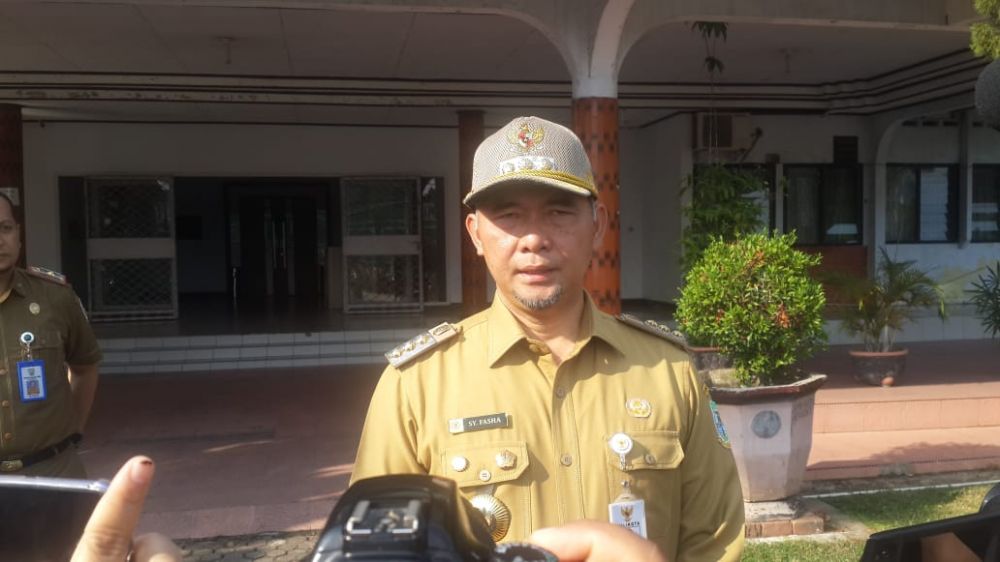Fasha memberikan keterangan pada wartawan.
