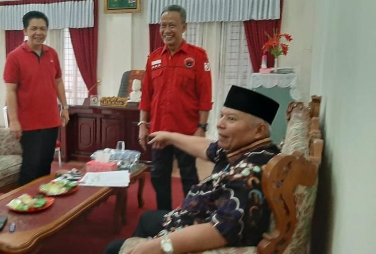 Safrail di kantor PDIP 