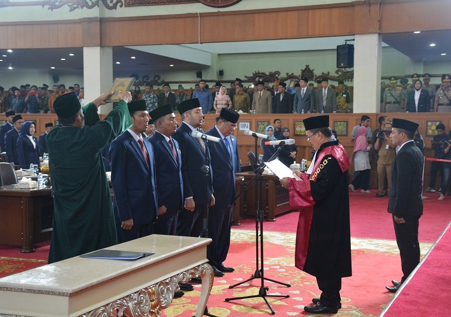 Empat pimpinan DPRD Provinsi Jambi masa jabatan 2019-2024 resmi dilantik 