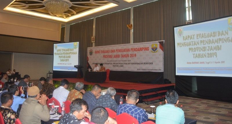 Ketua DPRD Provinsi Jambi Edi Purwanto,S.Hi.M,Si menghadiri dan sekaligus memberi materi dalam acara rapat evaluasi dan penguatan pendampingan tahun 2019. bertempat di Swisbell Hotel, Rabu (6/11/2019)