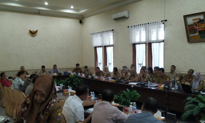 Badan Anggaran (Banggar) DPRD Provinsi Jambi bersama Tim Anggaran Pemerintah Daerah (TAPD) Provinsi Jambi serta Organisasi Perangkat Daerah (OPD) terkait mulai membahas APBD Provinsi Jambi 2020.