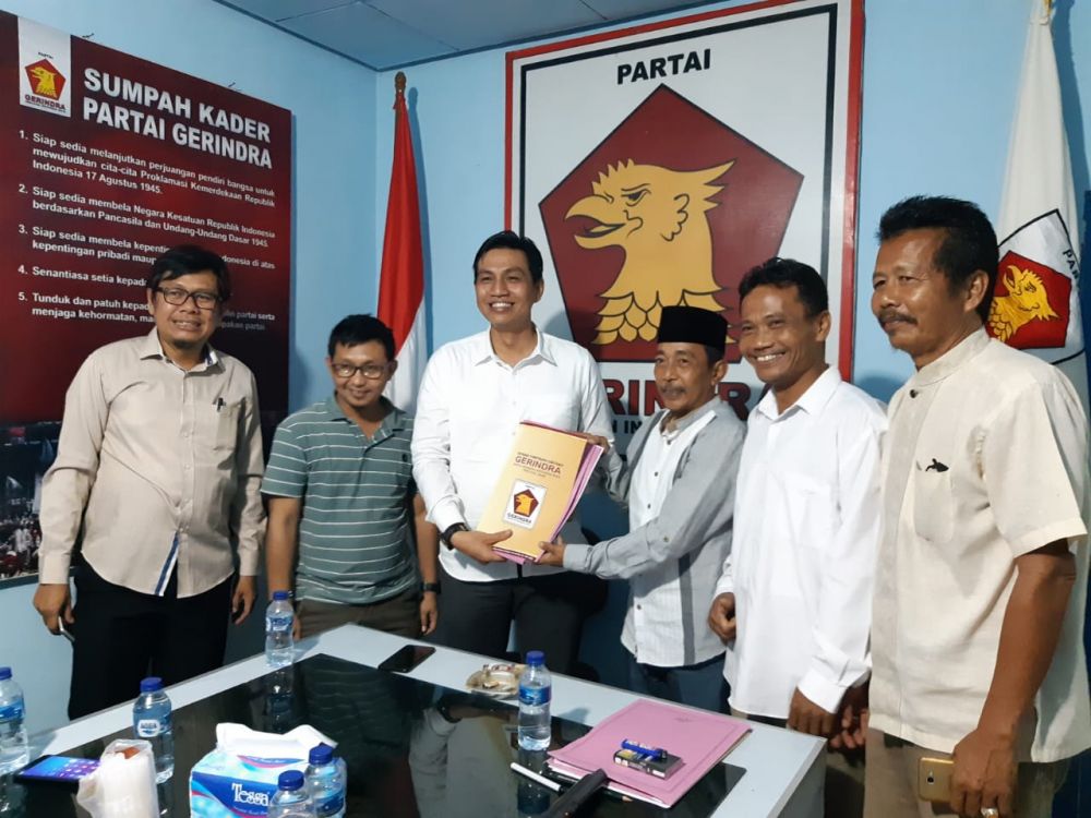 Muhammad Fadil Arief  mengembalikan formulir ke Gerindra.