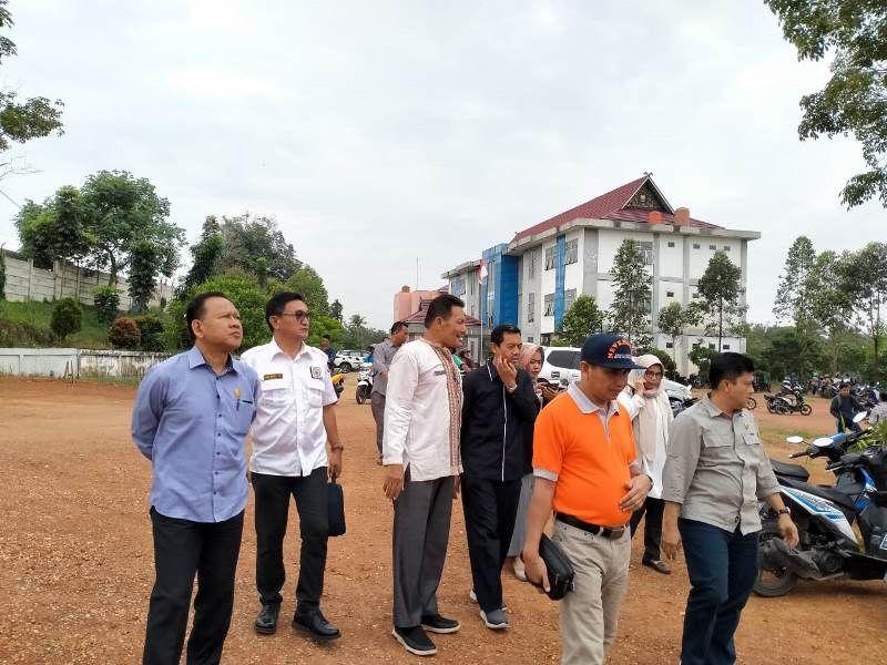 Komisi IV DPRD Provinsi Jambi melakukan Inspeksi Mendadak (Sidak) ke sejumlah sekolah di Kota Jambi, Jumat (6/12/19). Sidak tersebut dilakukan untuk menindaklanjuti laporan masyarakat yang disampaikan ke dewan