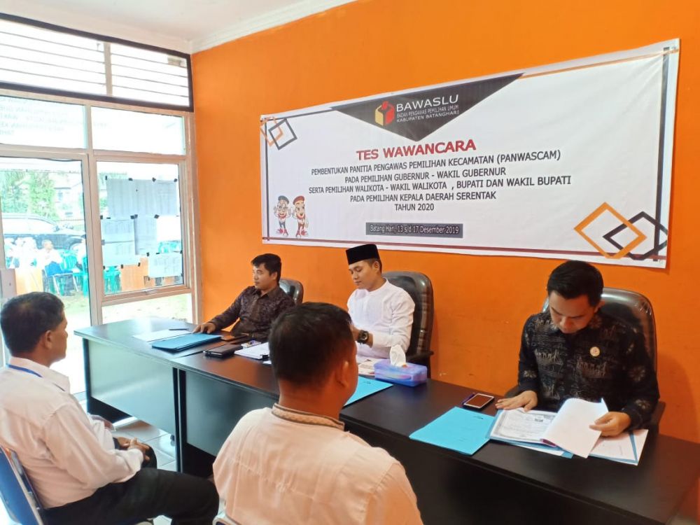 Tes wawancara perekrutan Panwascam di Bawaslu Kabupaten Batanghari
