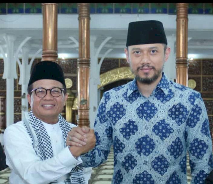 Fahrori bersama AHY usai solat Jumat
