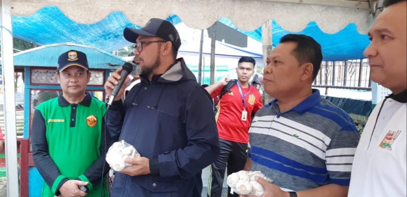 Tim Satgas Pangan menggelar operasi pasar bawang putih dan langsung di lounching oleh Pj. Sekda Provinsi Jambi Sudirman, bertempat di Kantor Gubernur Jambi, Minggu pagi (16/02/2020).