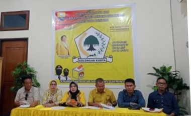 Golkar resmi membukan pendafatran calon ketua.