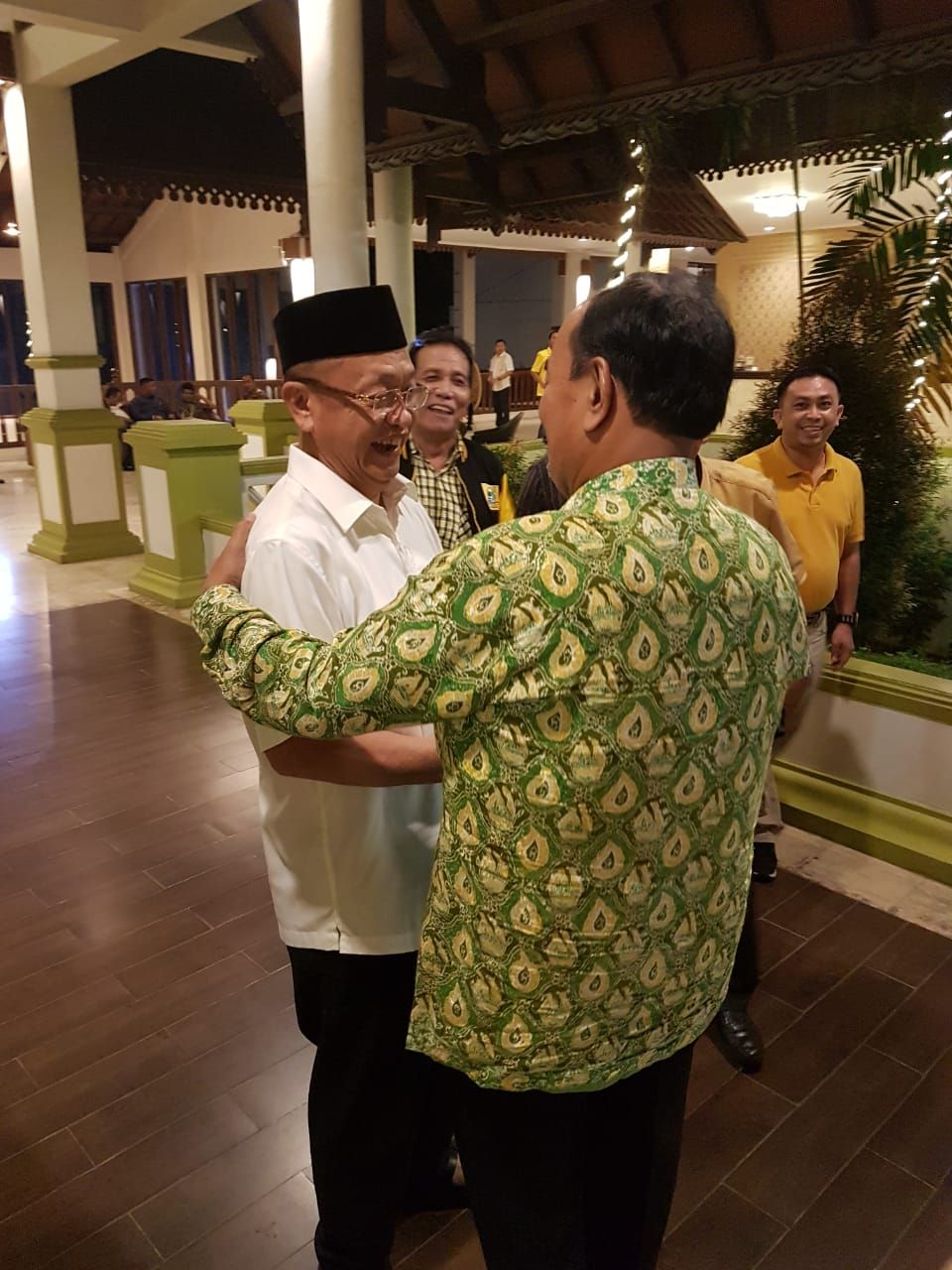 Amir  Sakib Bersama Ce di lobi hotel BW luxury usai musda