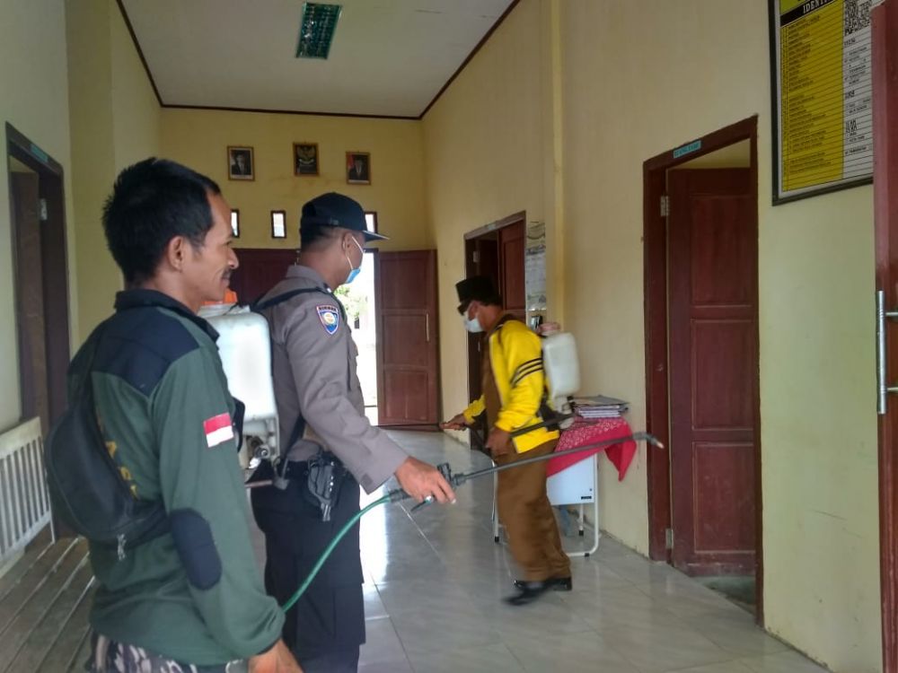 Penyemprotan di SMKN 5 Tebo