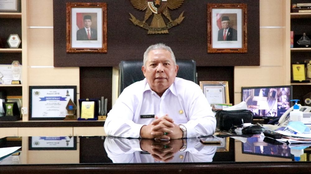 Bupati Safrial