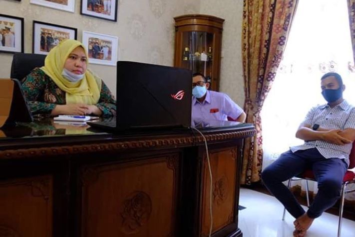 Bupati telekomfren dengan menteri