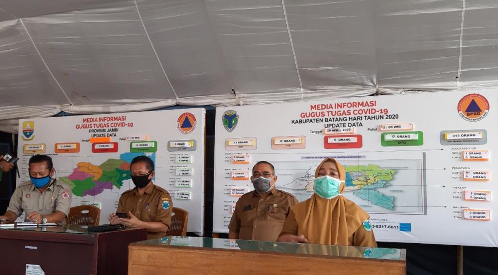 Kadis Kesehatan Batanghari memberkan keterangan pada wartawan