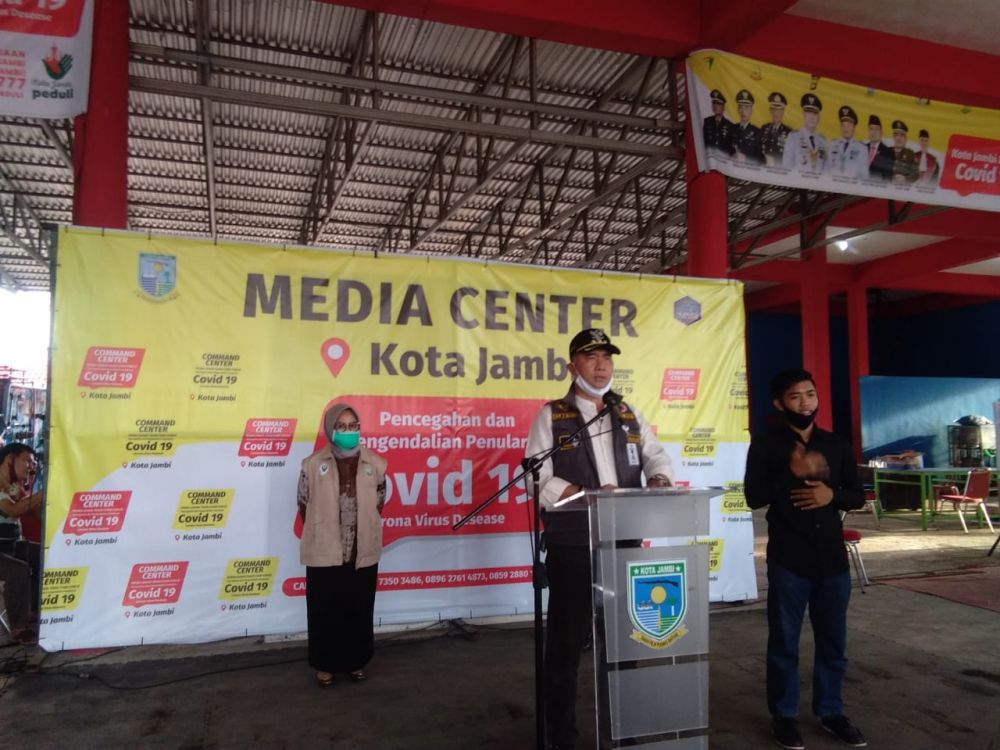 Fasha memberikan keterangan pada wartawan
