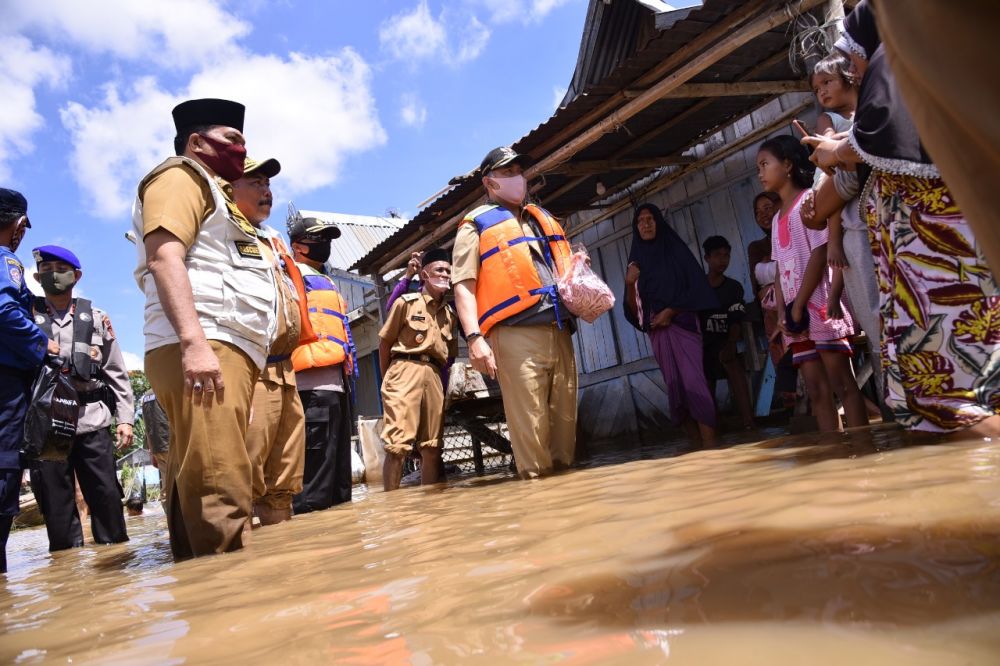 Walikota memantau banjir