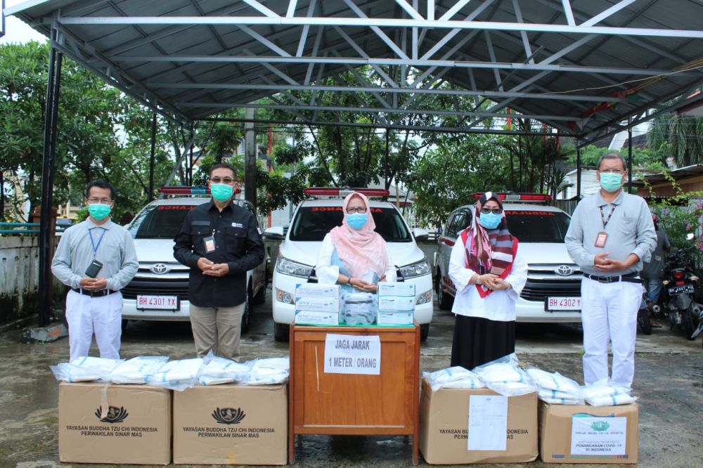 Penyerahan bantuan APD