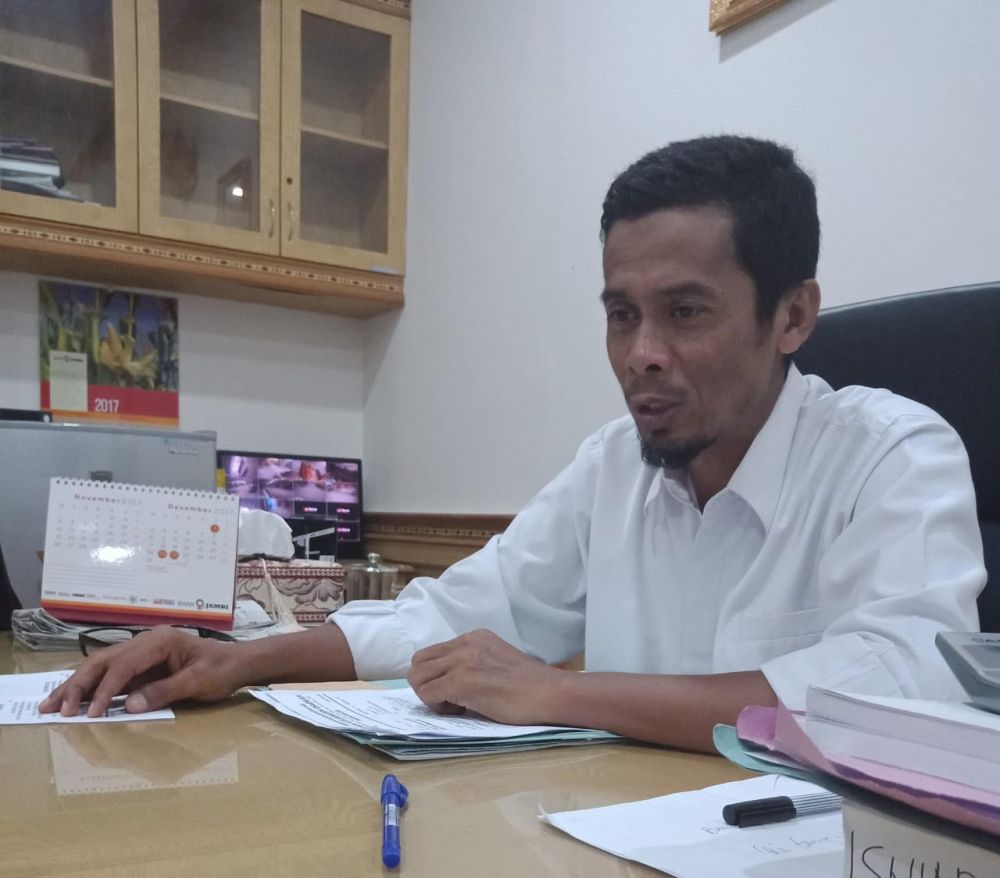  M Azan,  Kepala Bakeuda Batanghari. 